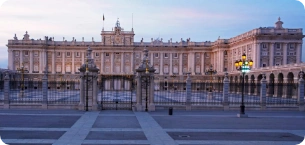 Palacio de Cristal en Madrid, destino ideal para usar tu eSIM internacional de Movistar y tener datos móviles en tu viaje